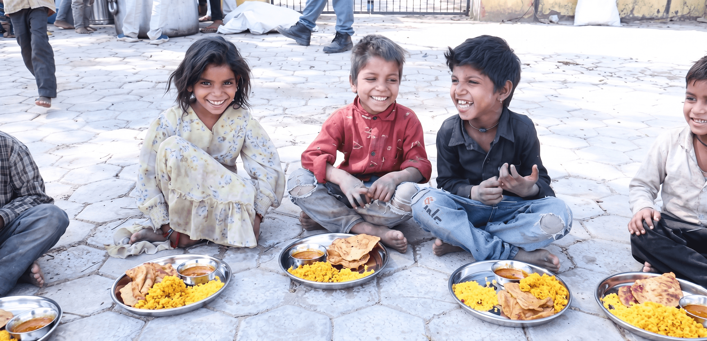 Rakvih Foundation volunteers at work